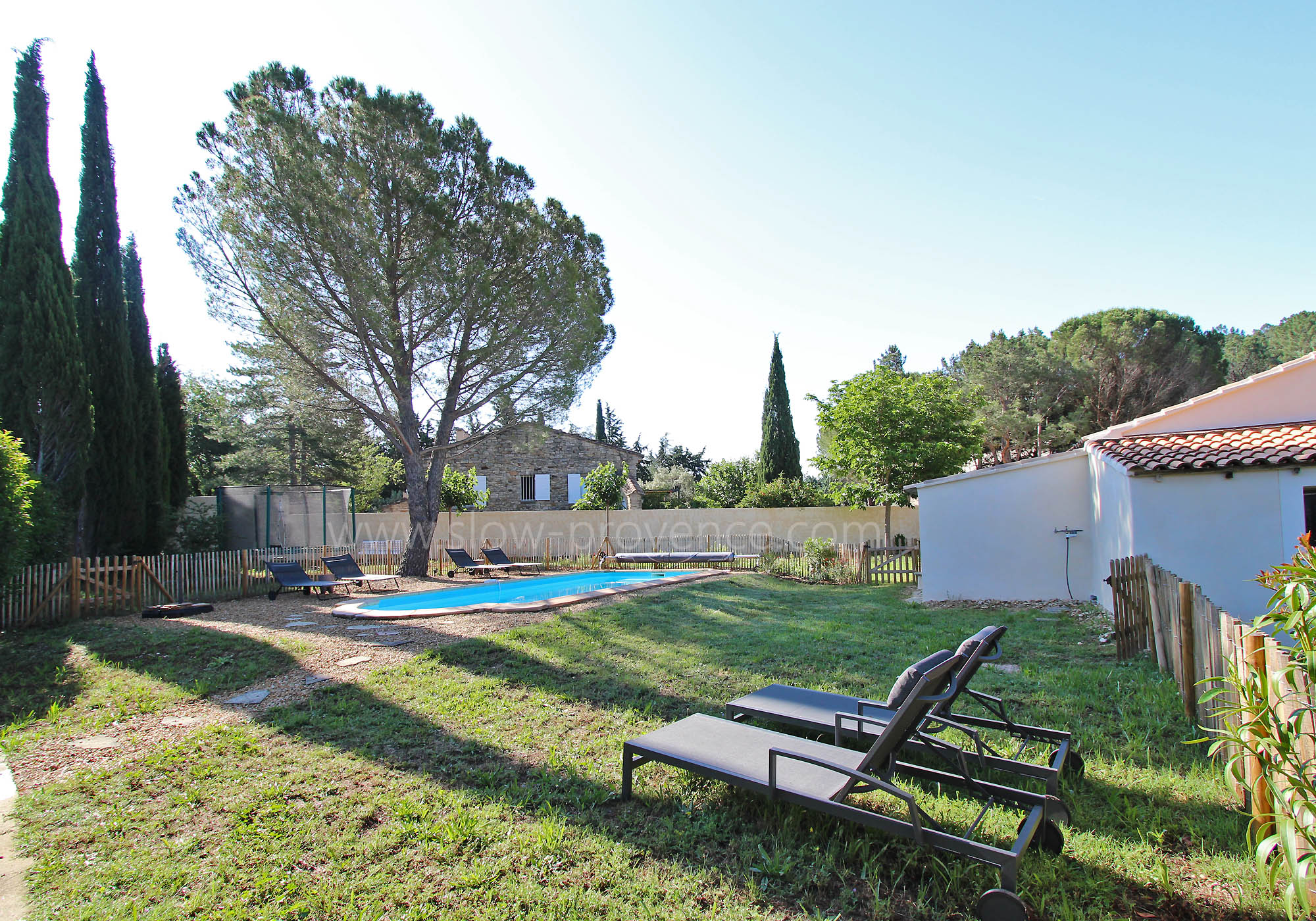 Villa familiale piscine chauffée trampoline proche du village Slow