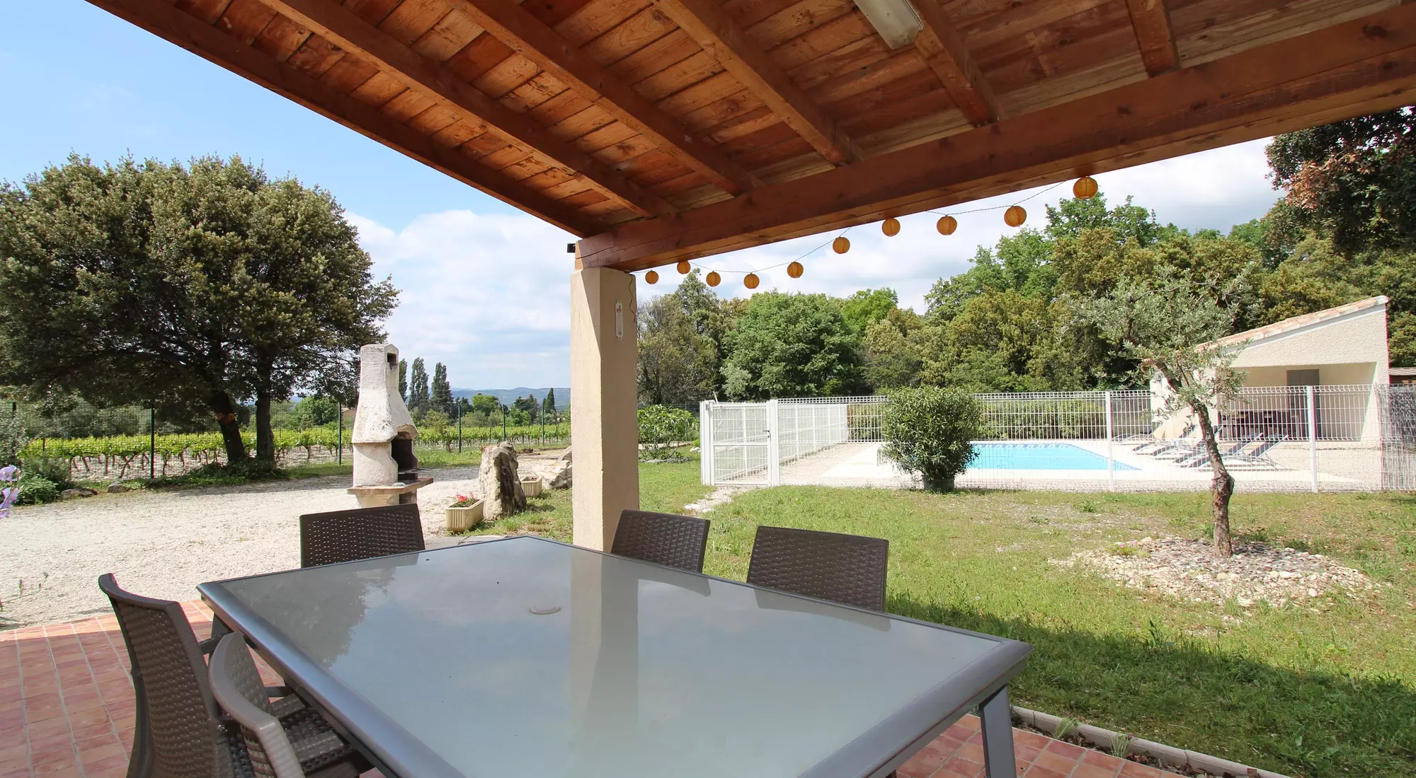 Terrace with view on the pool