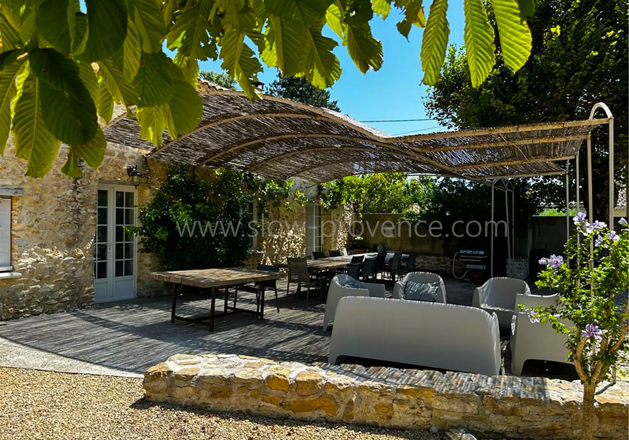 Large terrace shaded by an arbour for getting together