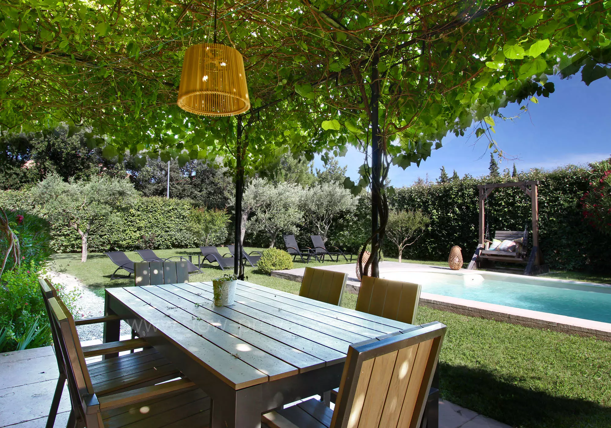 Terrasse sous la tonnelle