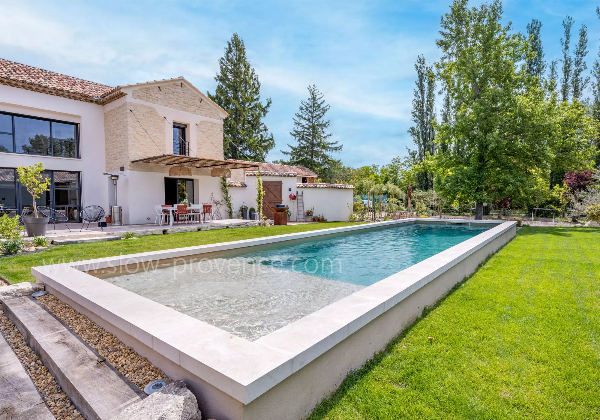 Superbe villa contemporaine avec grande piscine de 12m
