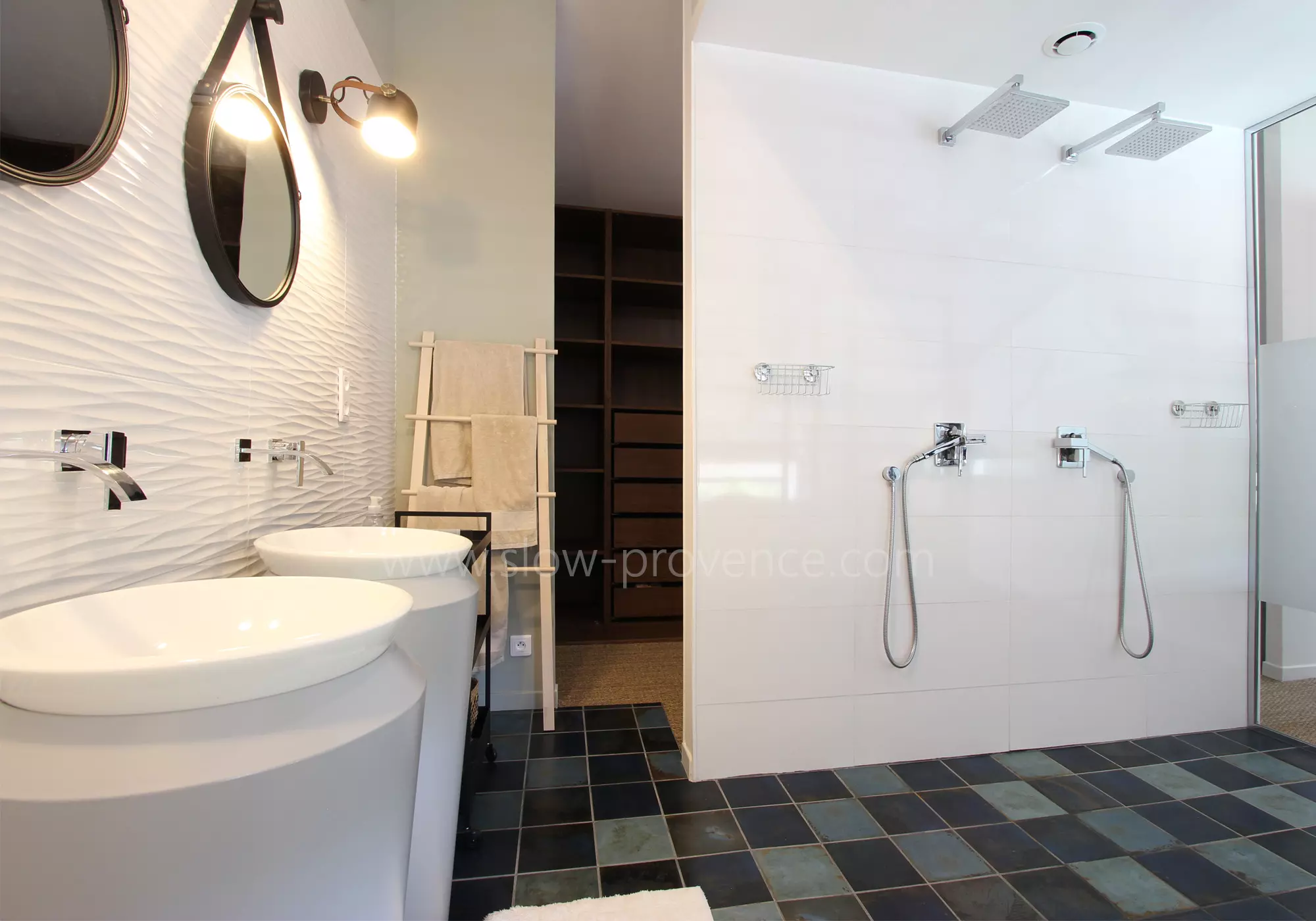 Double shower and double washbasin in the master bedroom