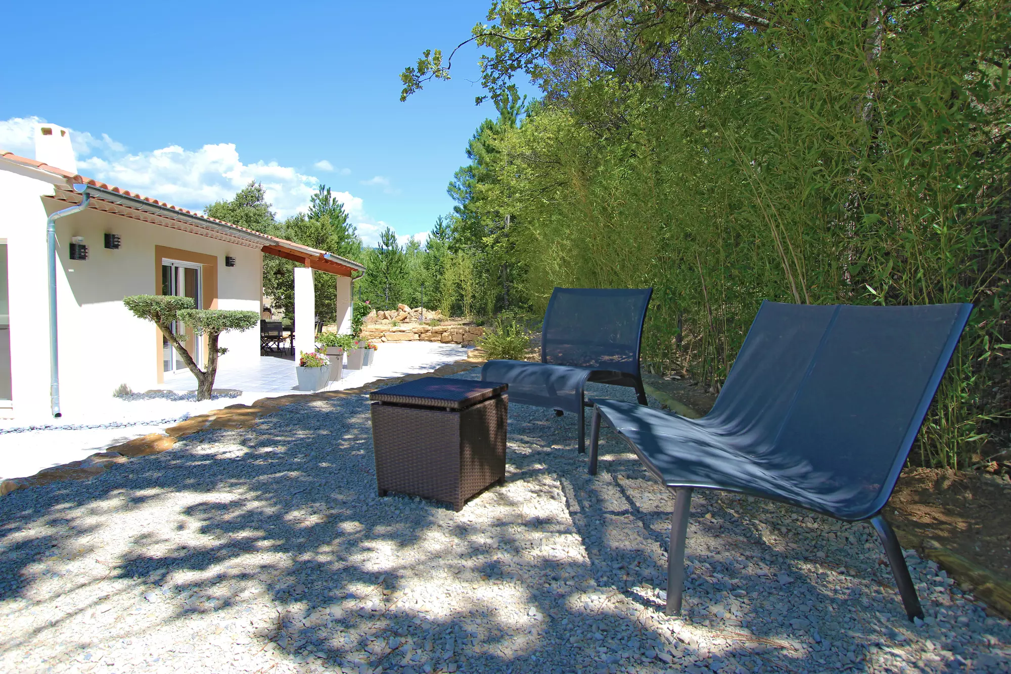 Have a sit & relax under the oak trees...