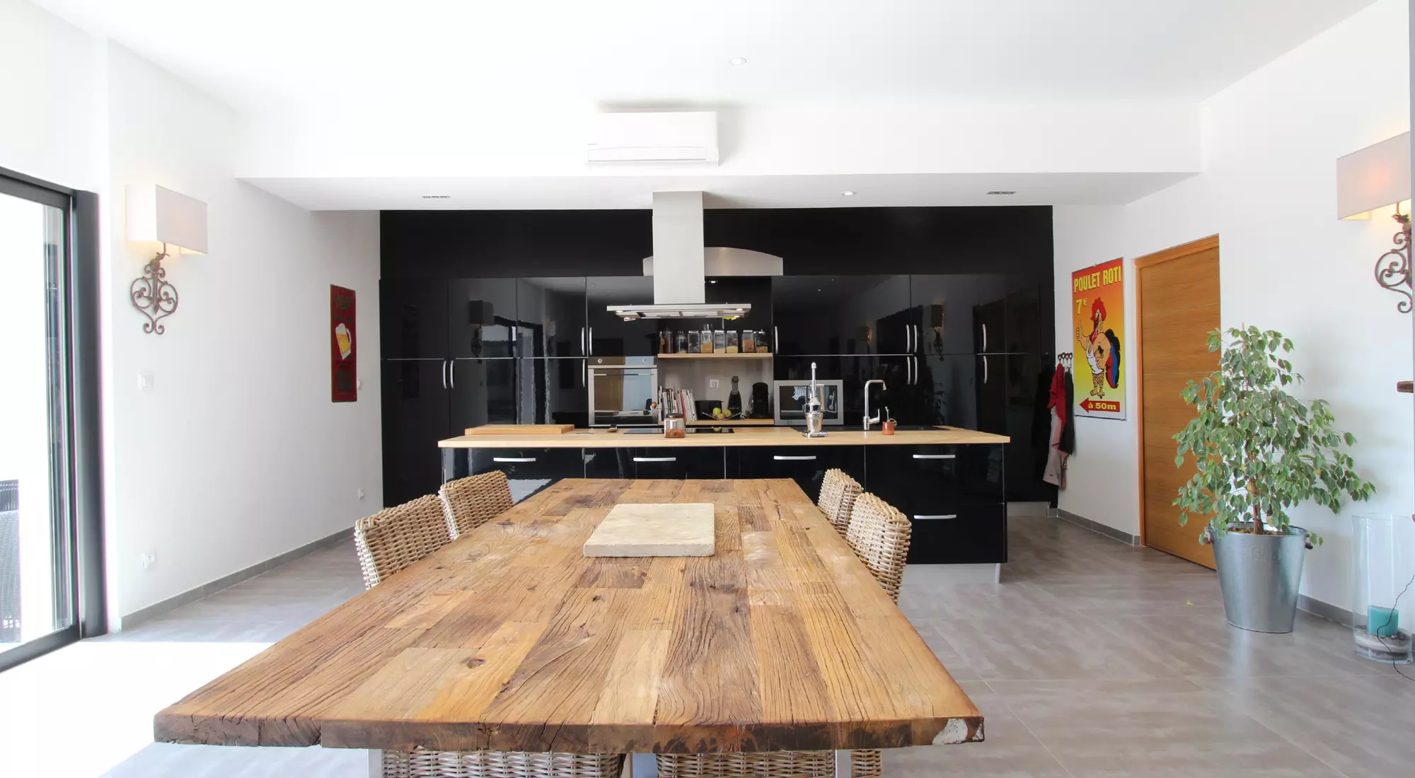 Dining room opened onto the kitchen