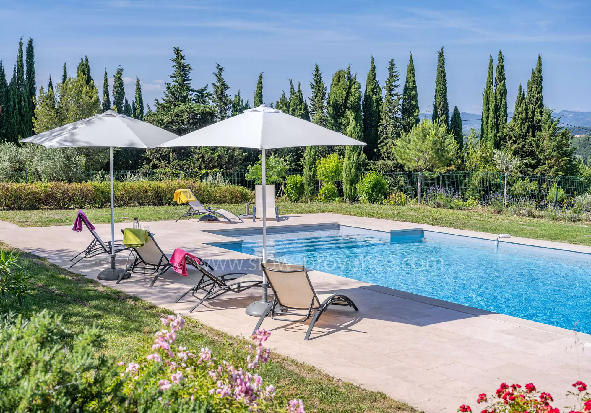 Vancances relaxantes en bord de piscine