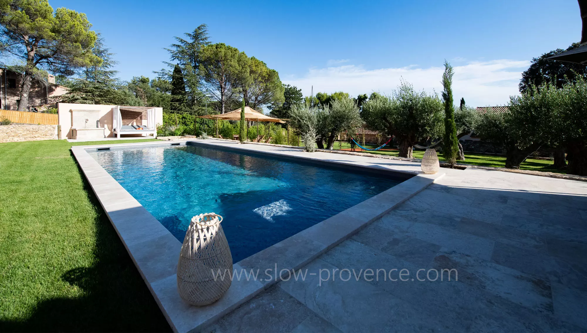 Large private swimming-pool