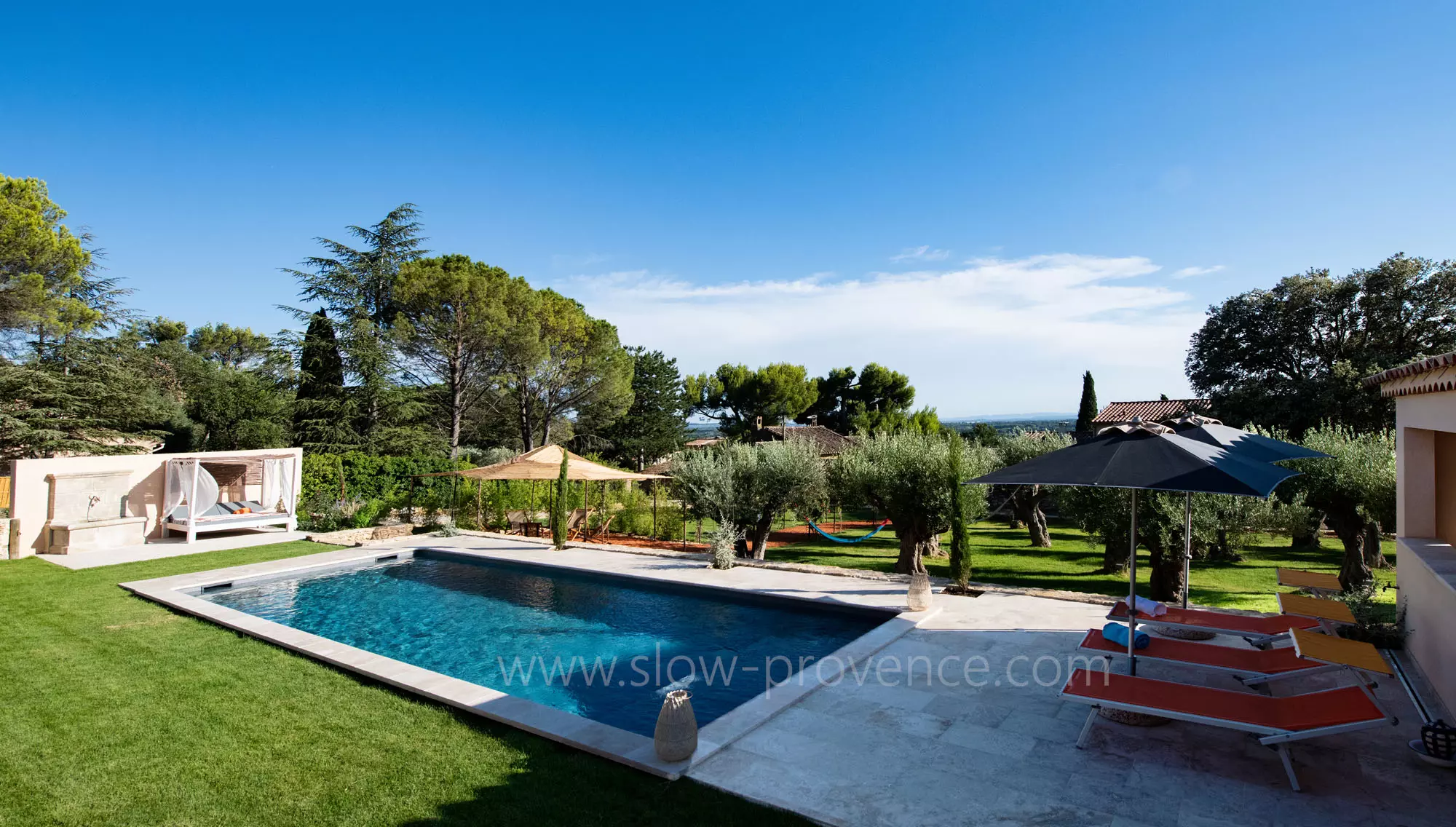 Heated swimming-pool with view