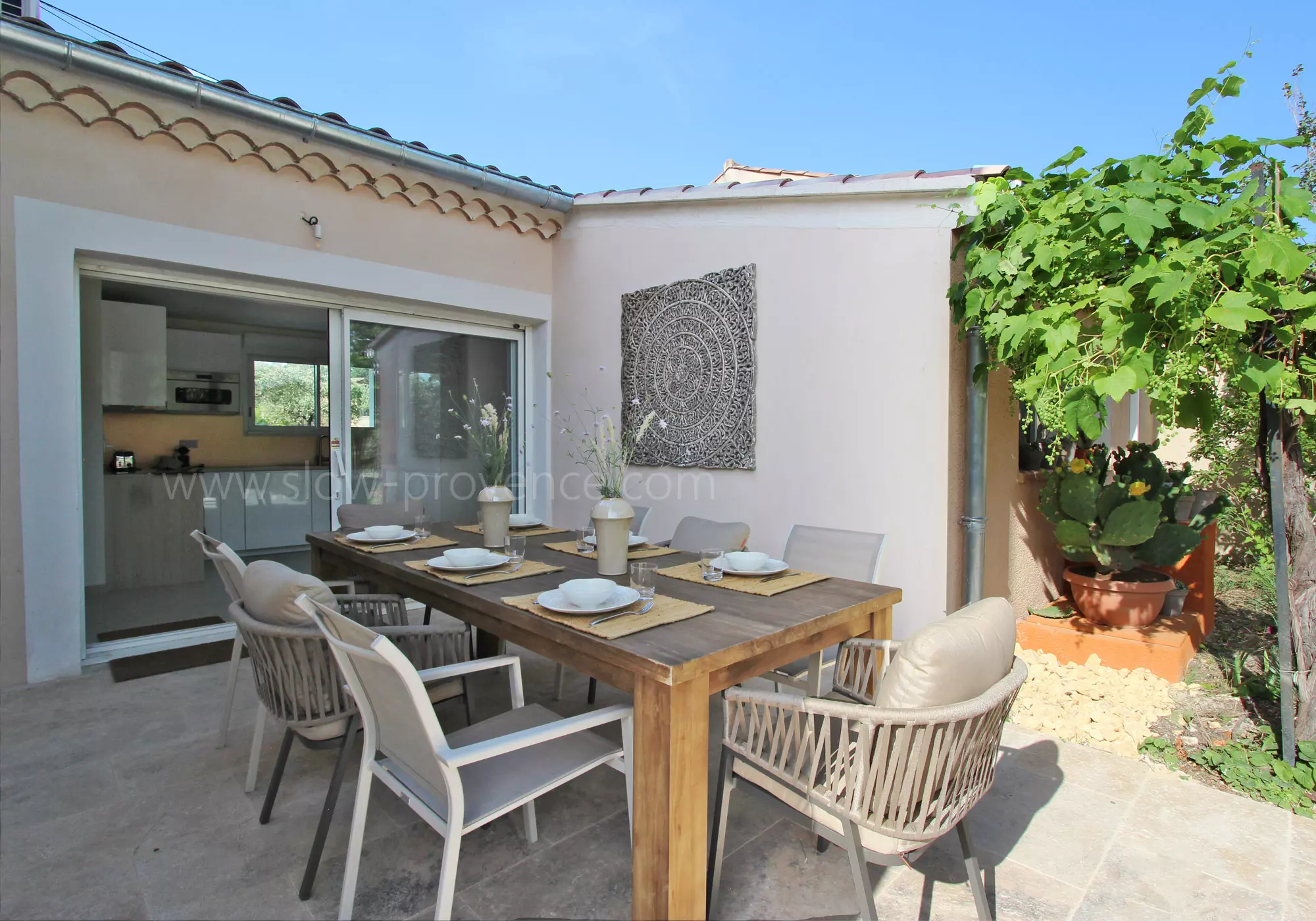 Terrace open onto the kitchen