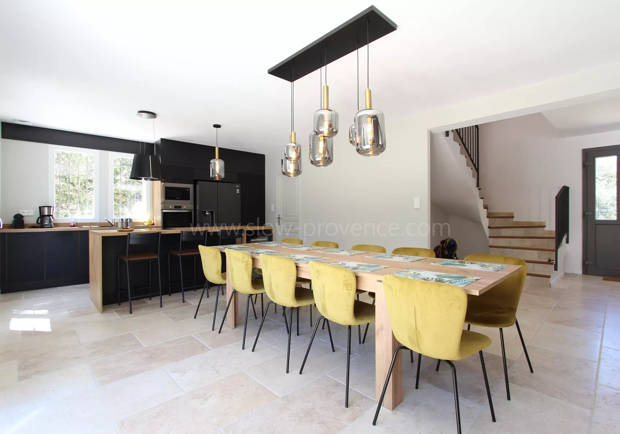 Dining room open on the kitchen