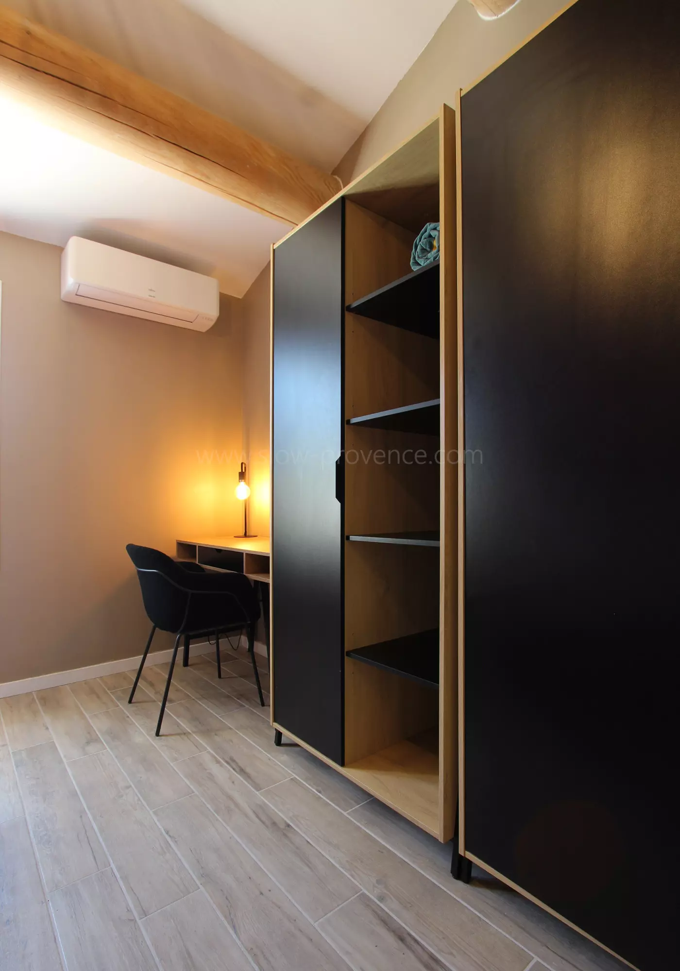 Chambre 5 avec bureau et dressing