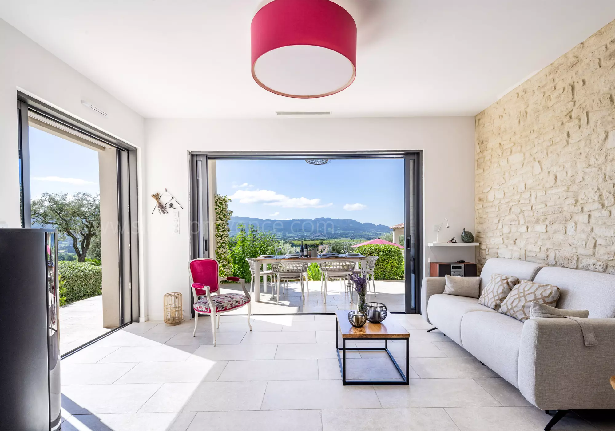 Large living-room open onto the terrace