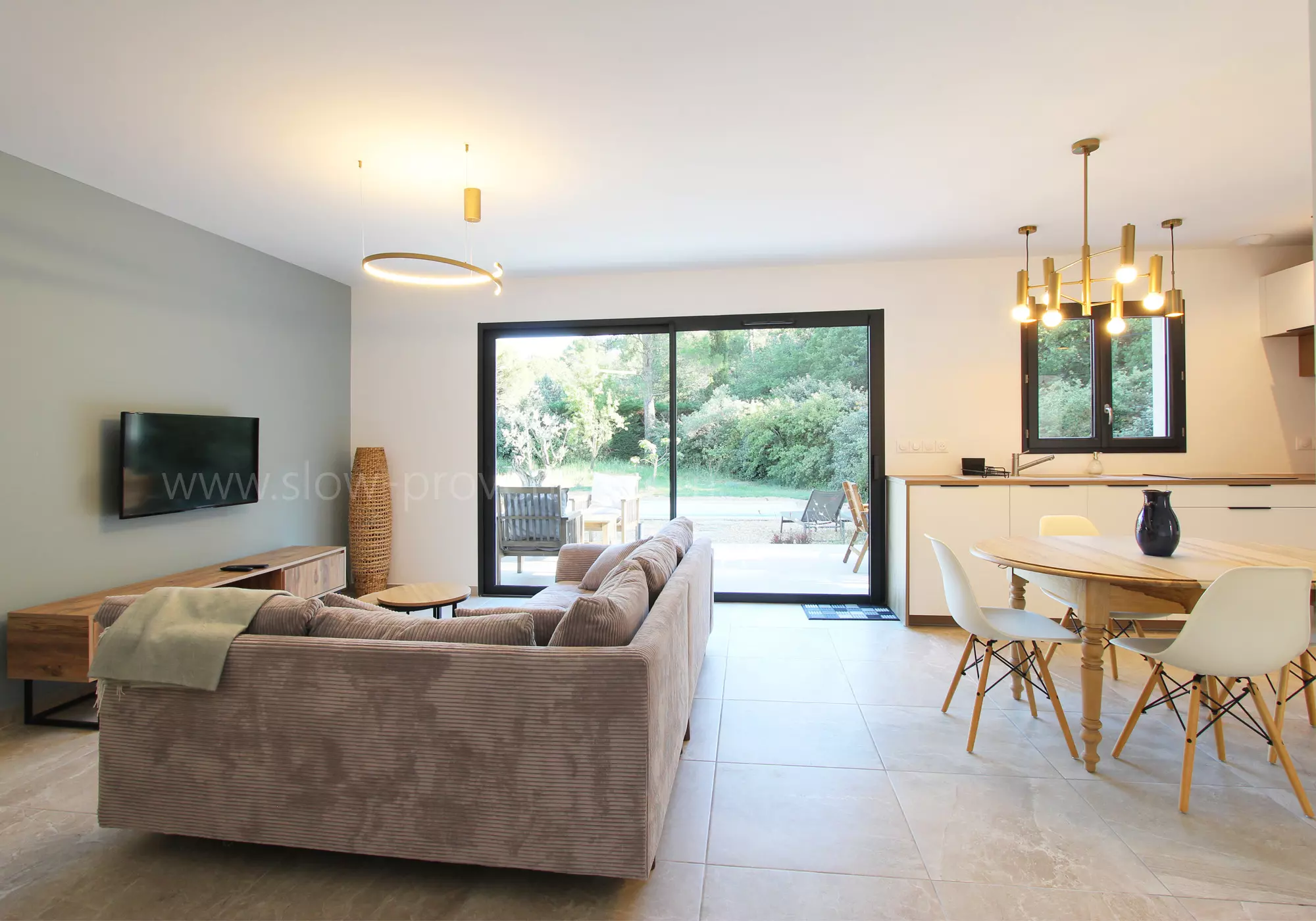 Large and bright living room open onto the terrace