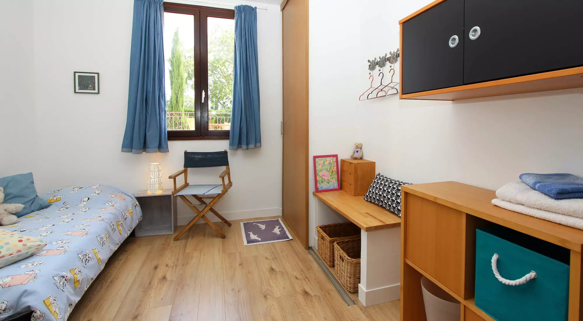 Children bedroom with washbasin