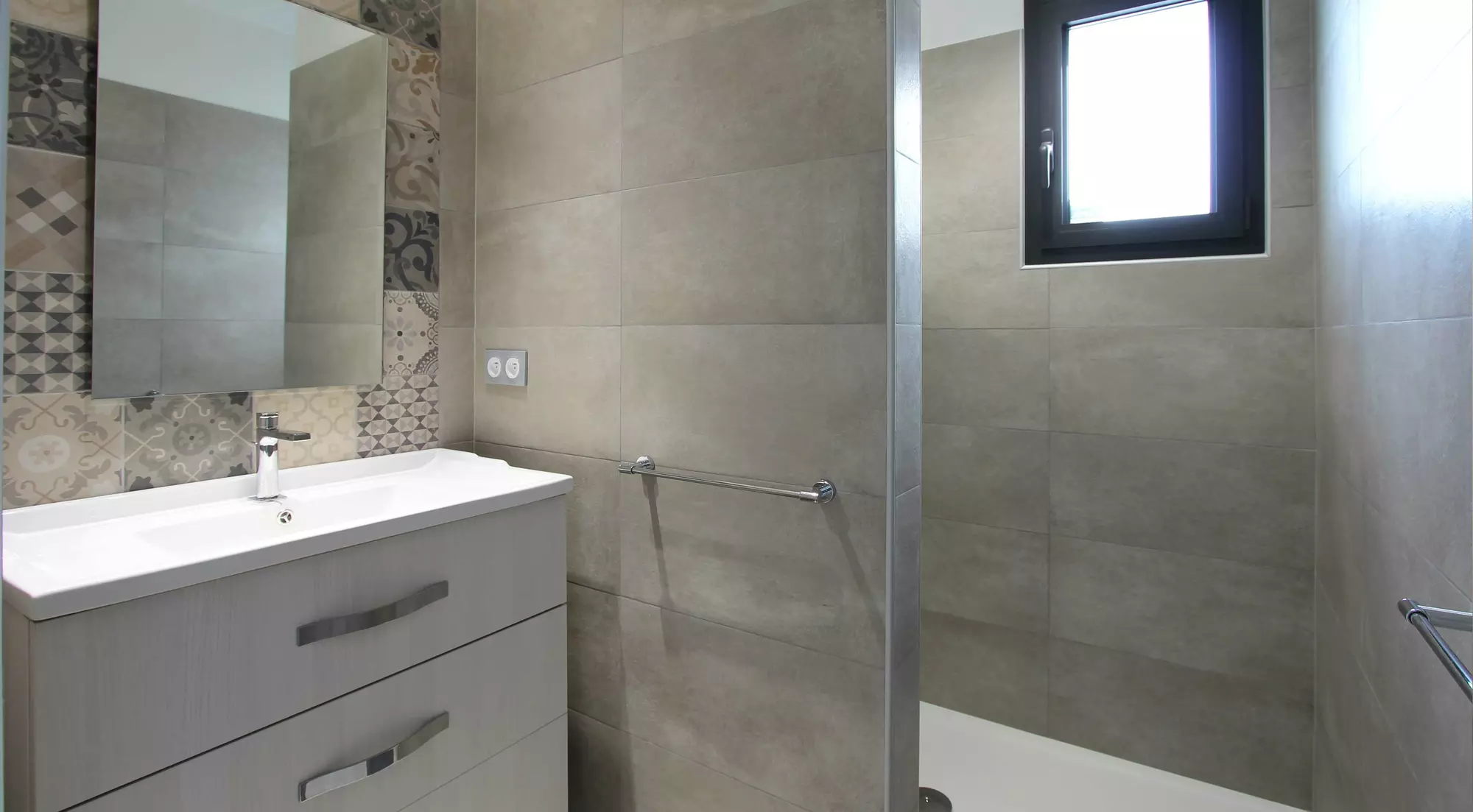 Ensuite bathroom 3