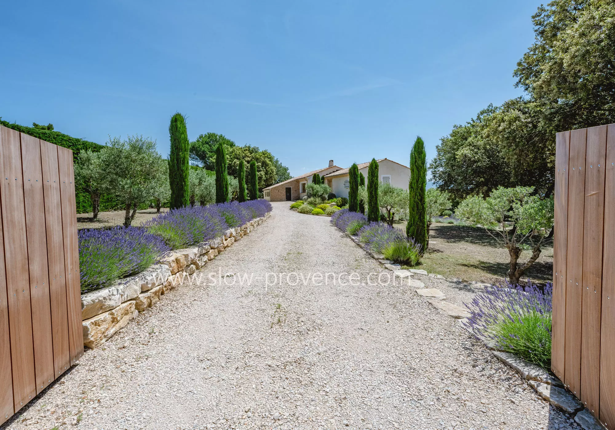 A prestigious driveway