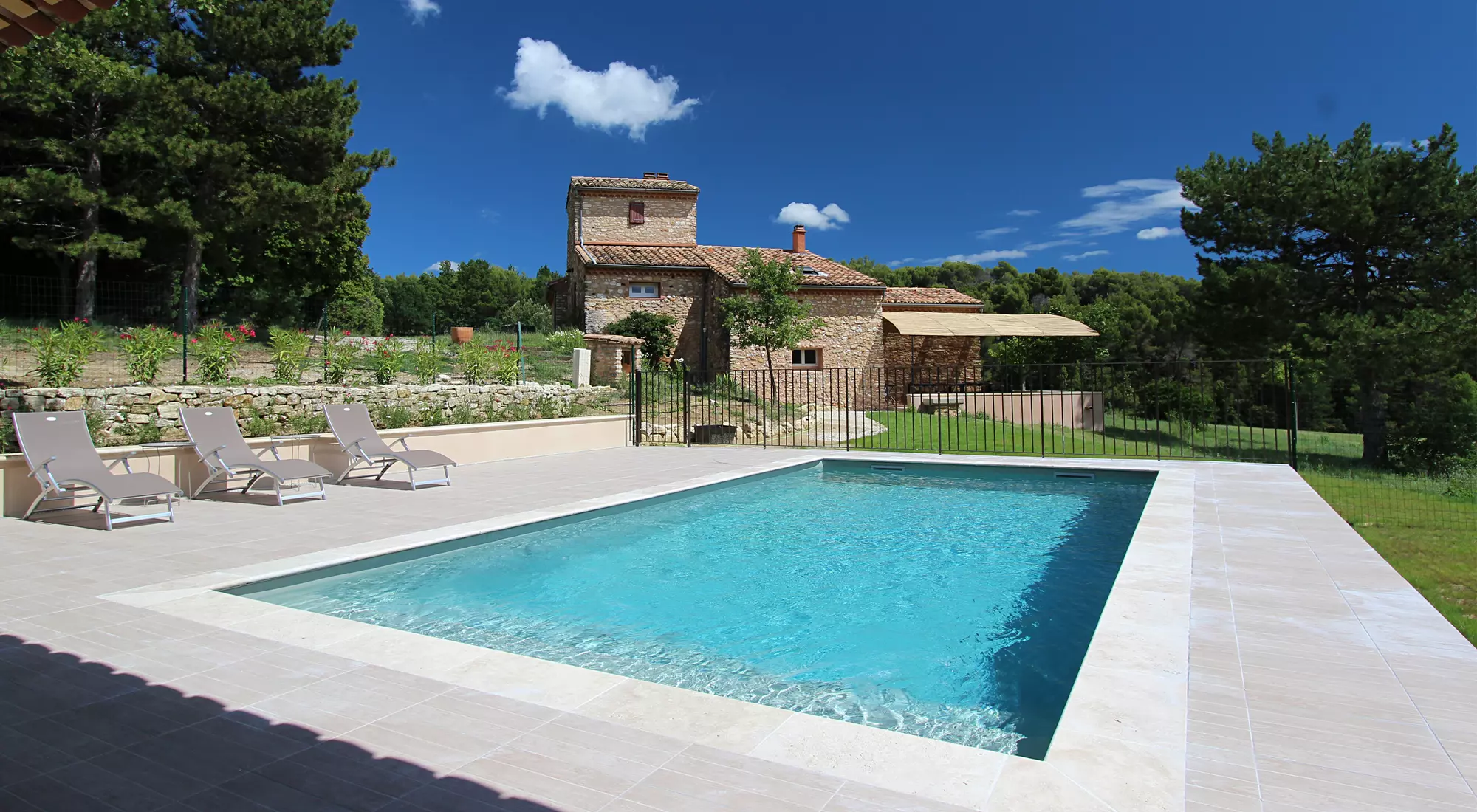 An authentic Provencal farmhouse with heated pool