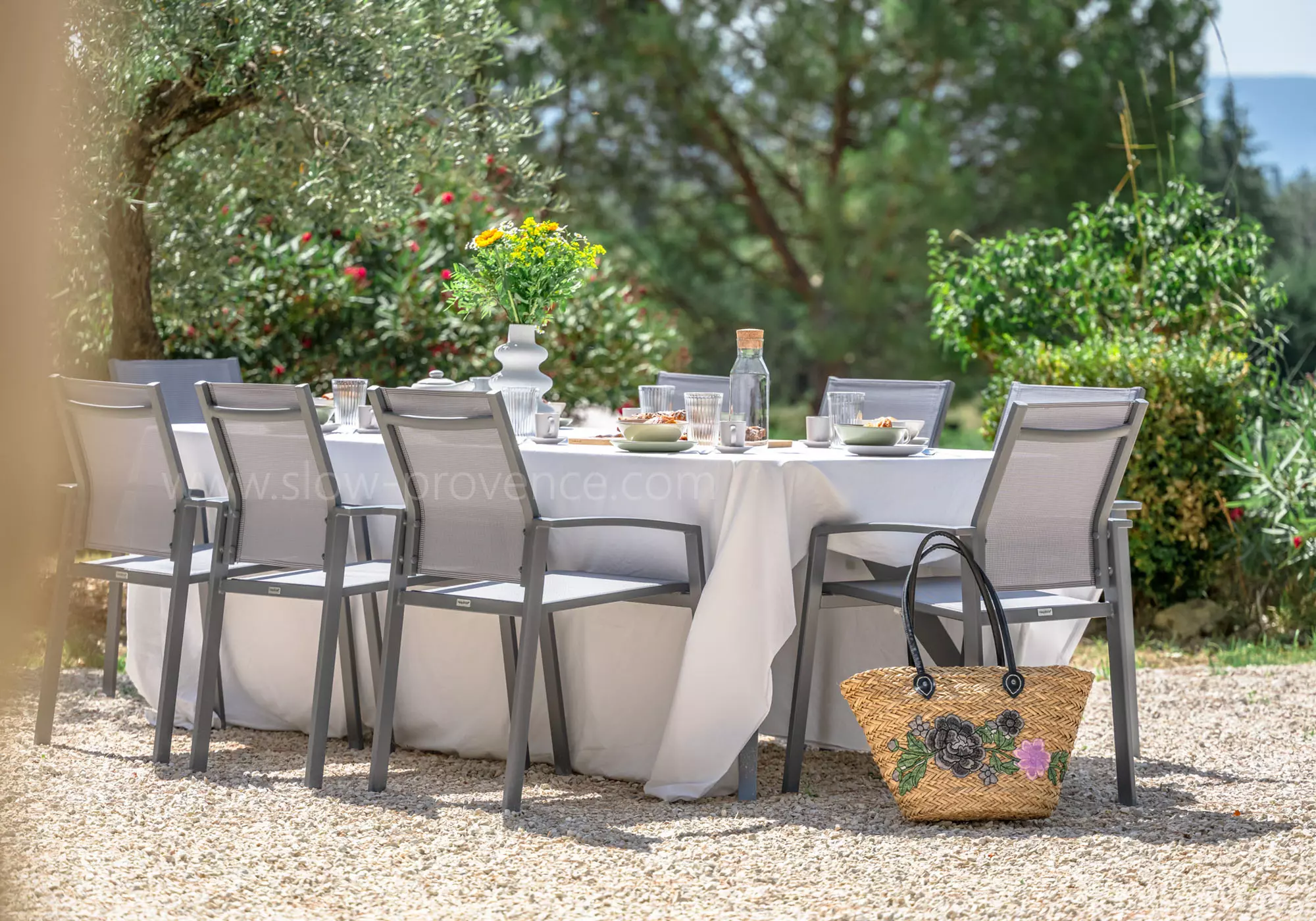 Large terrasse with trees