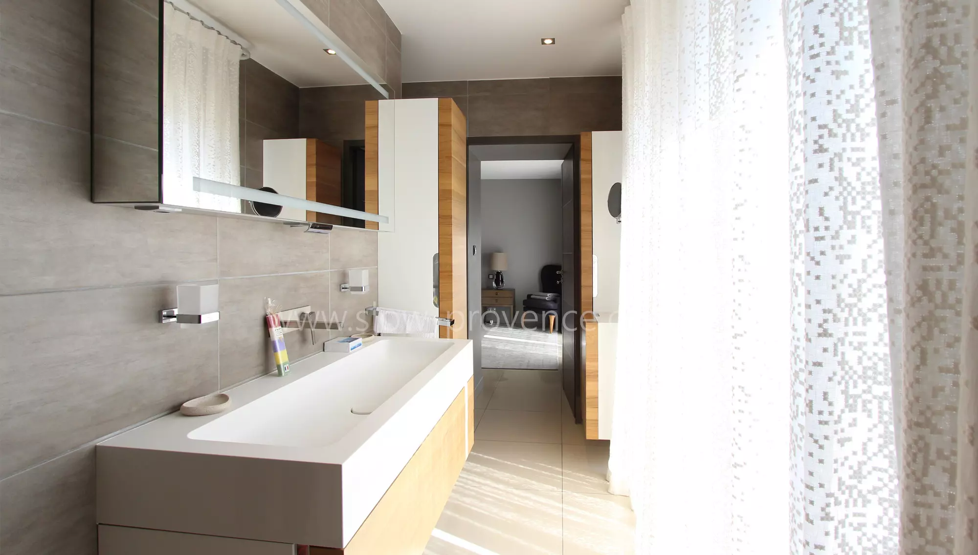 Private bathroom : bedroom 1