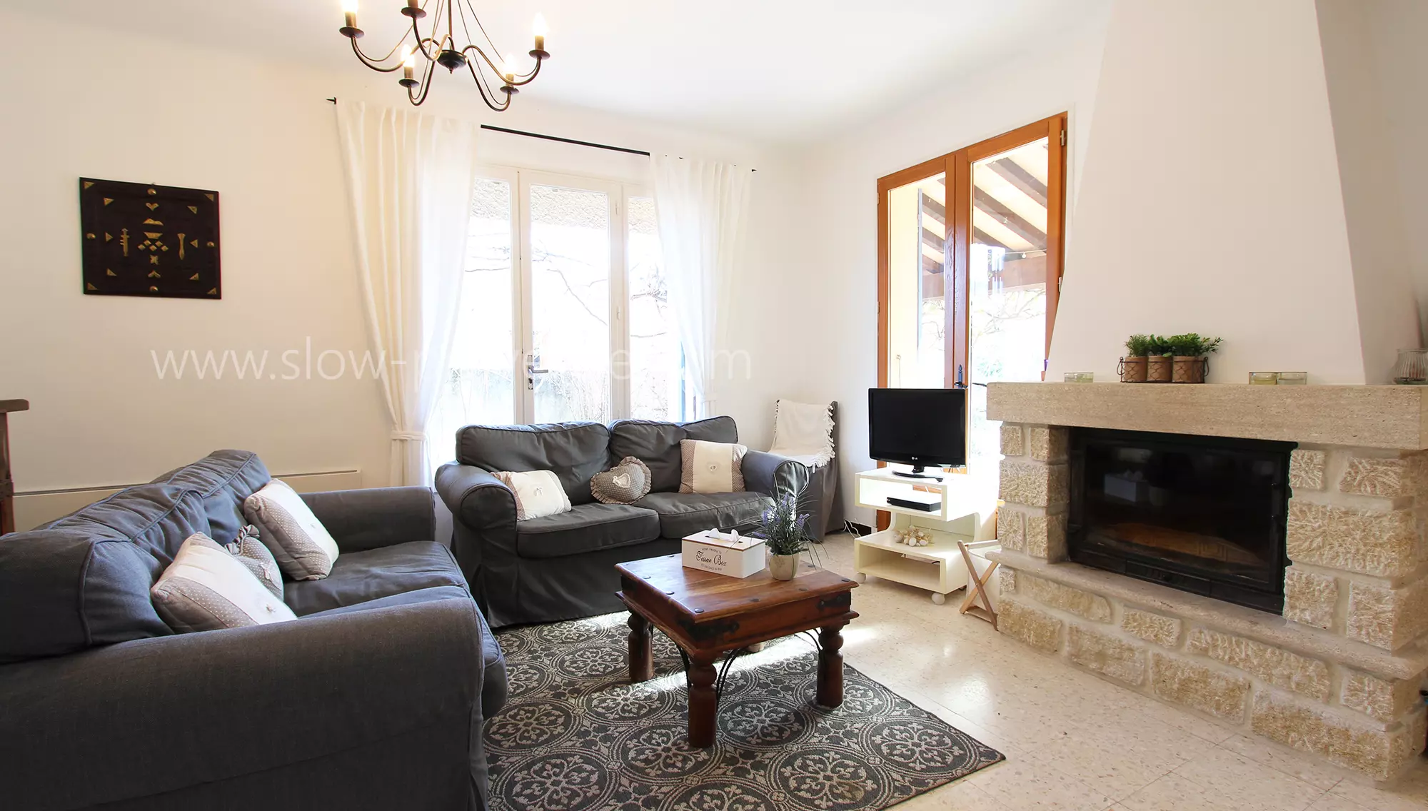 Sitting room with fireplace