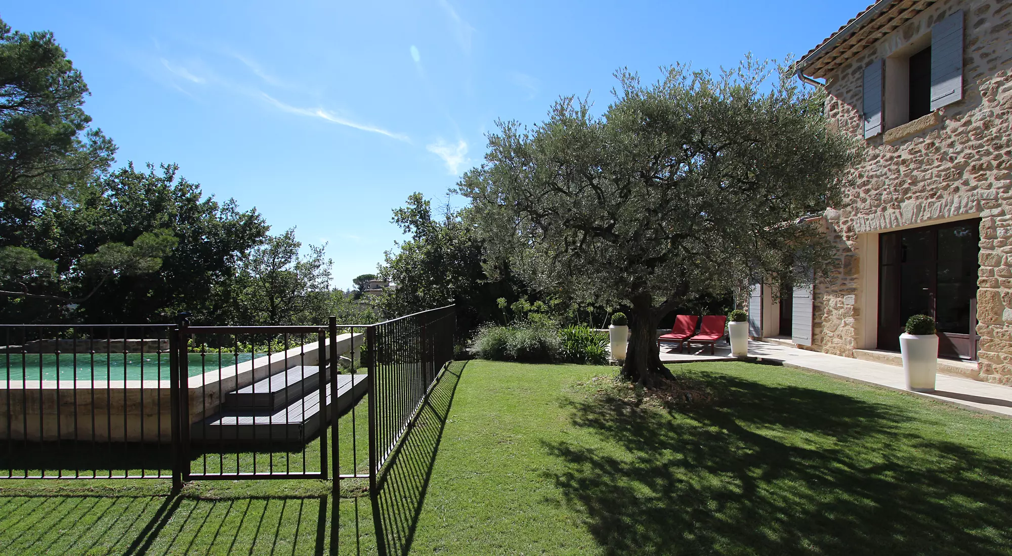 A children-proof pool area