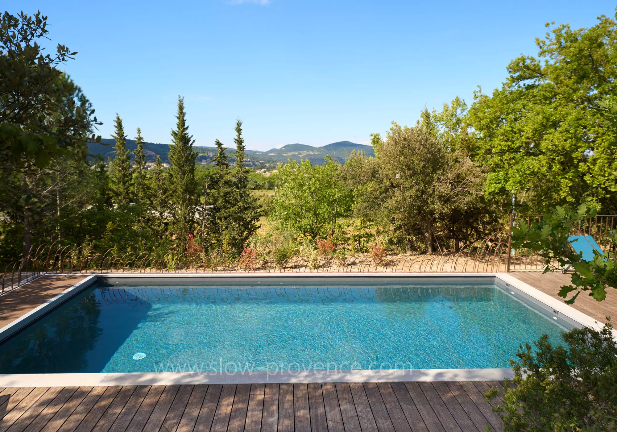 Beautiful pool with a view over the medieval castle of Vaison