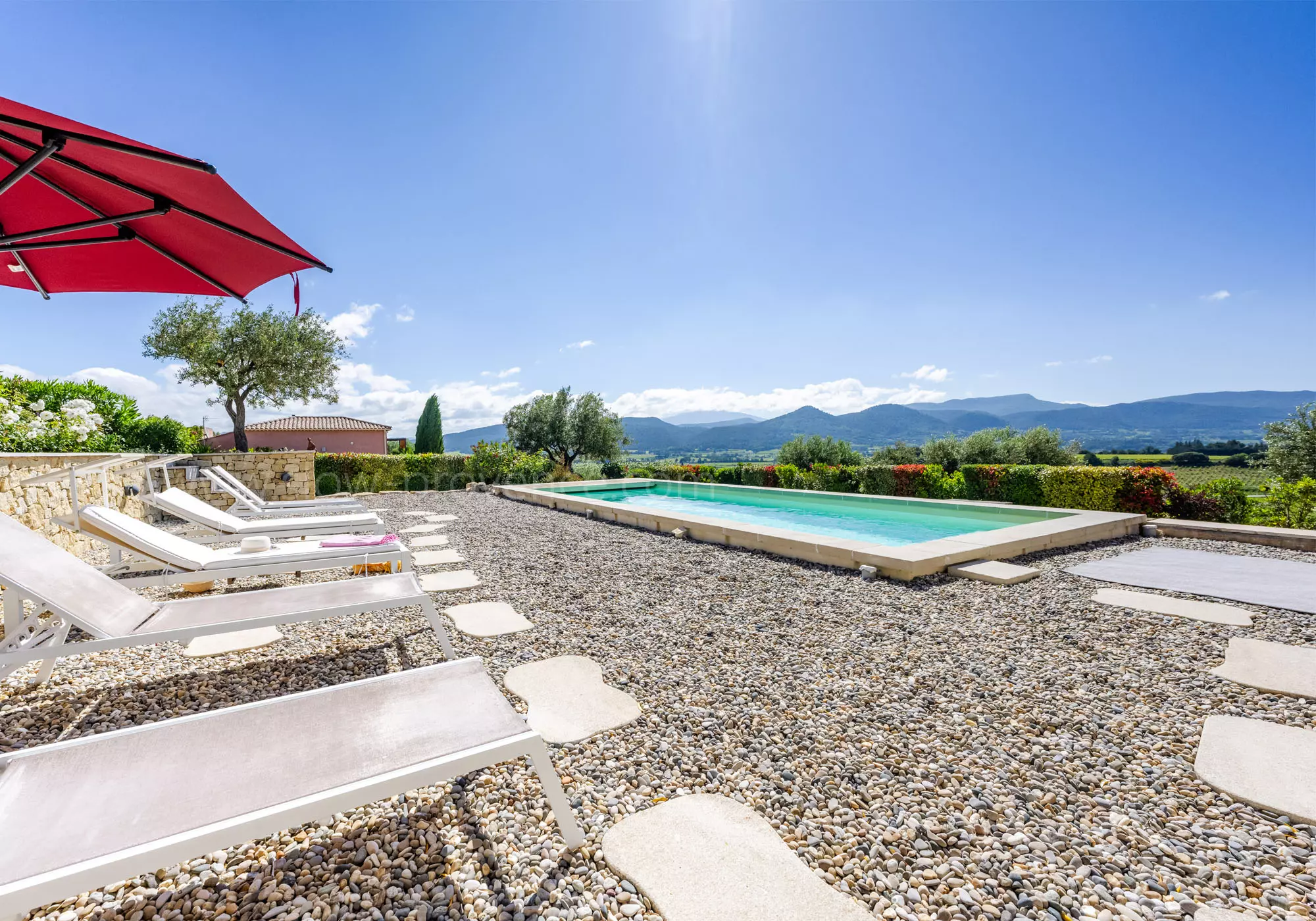 Swimming-pool with view