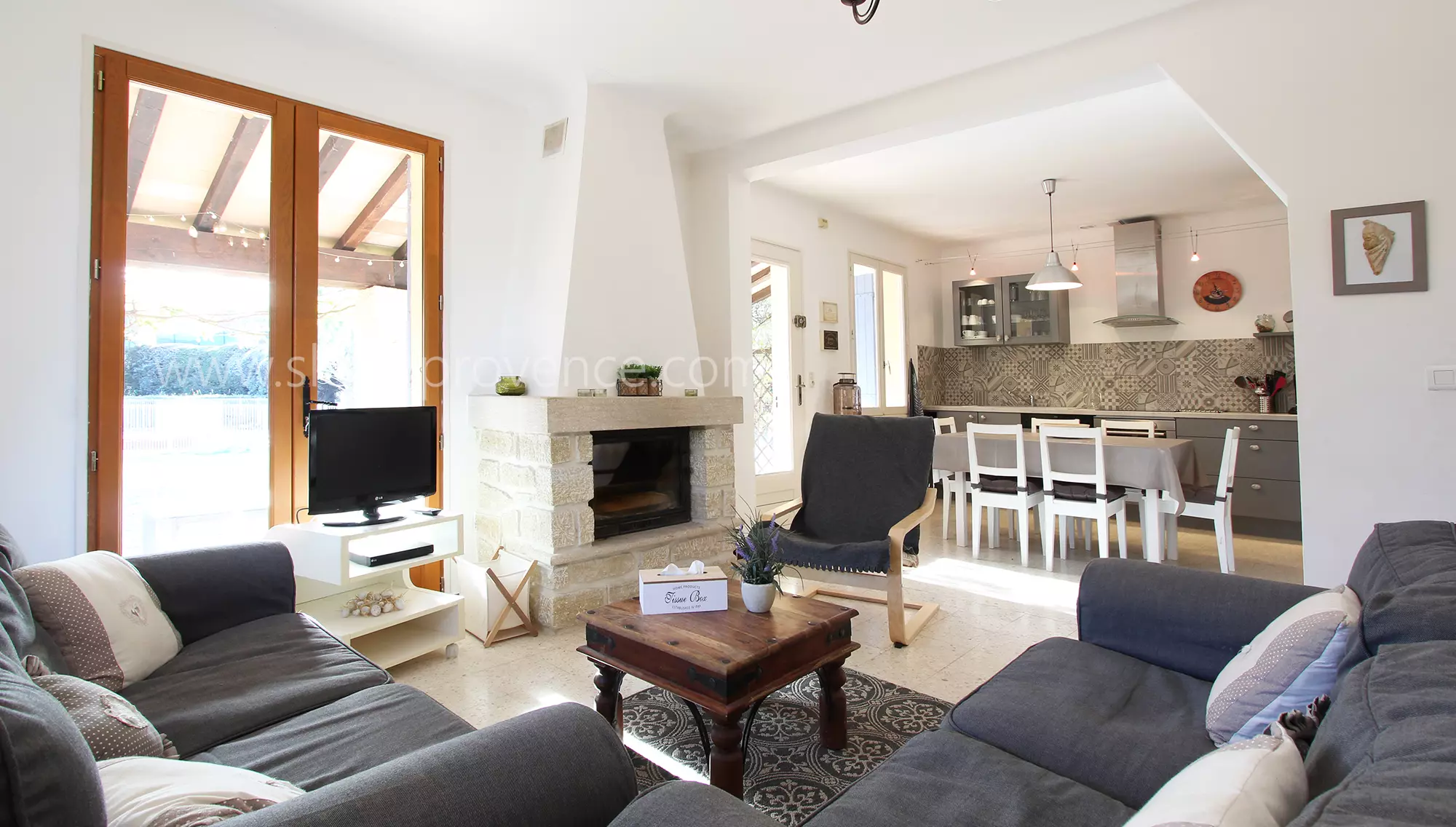 Living-room open on the kitchen