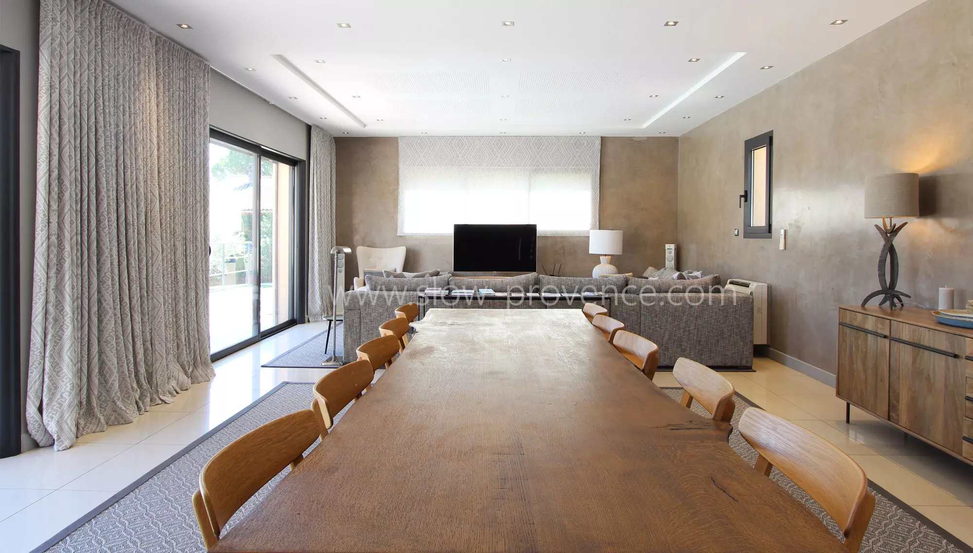 Dining-room open onto the living-room